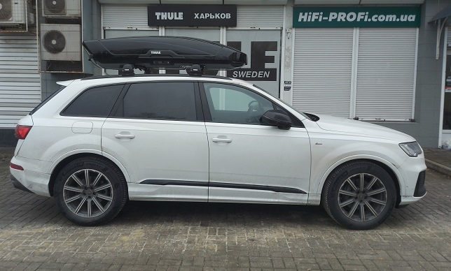 Audi Q7 с автобоксом Thule Motion XT XL Black