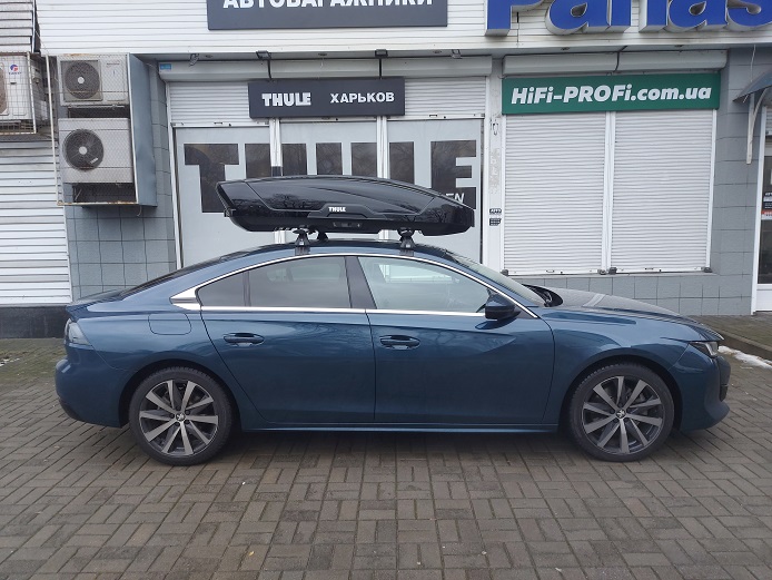 Peugeot 508 с автобоксом Thule Motion XT L Black